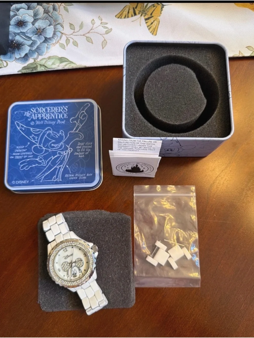 Disney Silver and White Minnie Mouse Crystal Bezel Watch - needs battery